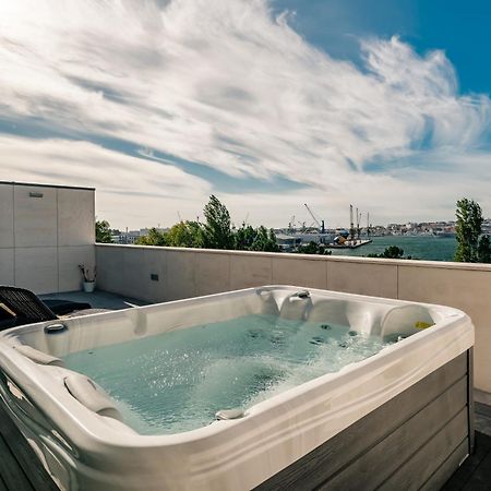 River Town View - Luxury Apartment With Jacuzzi On Terrace Viana do Castelo Eksteriør billede
