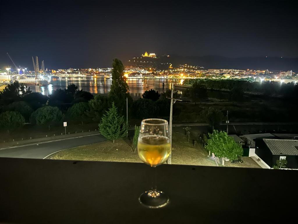 River Town View - Luxury Apartment With Jacuzzi On Terrace Viana do Castelo Eksteriør billede