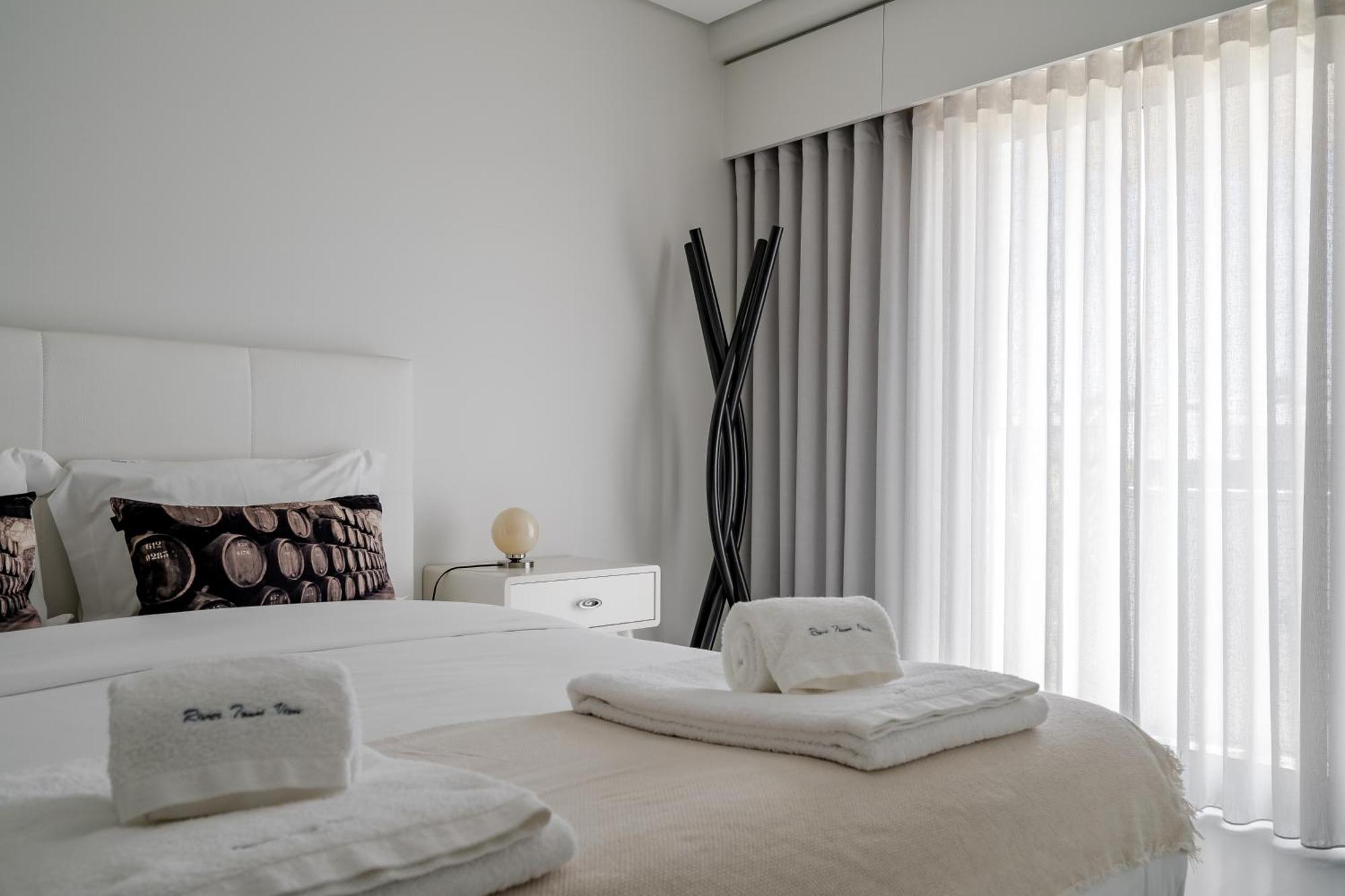 River Town View - Luxury Apartment With Jacuzzi On Terrace Viana do Castelo Eksteriør billede