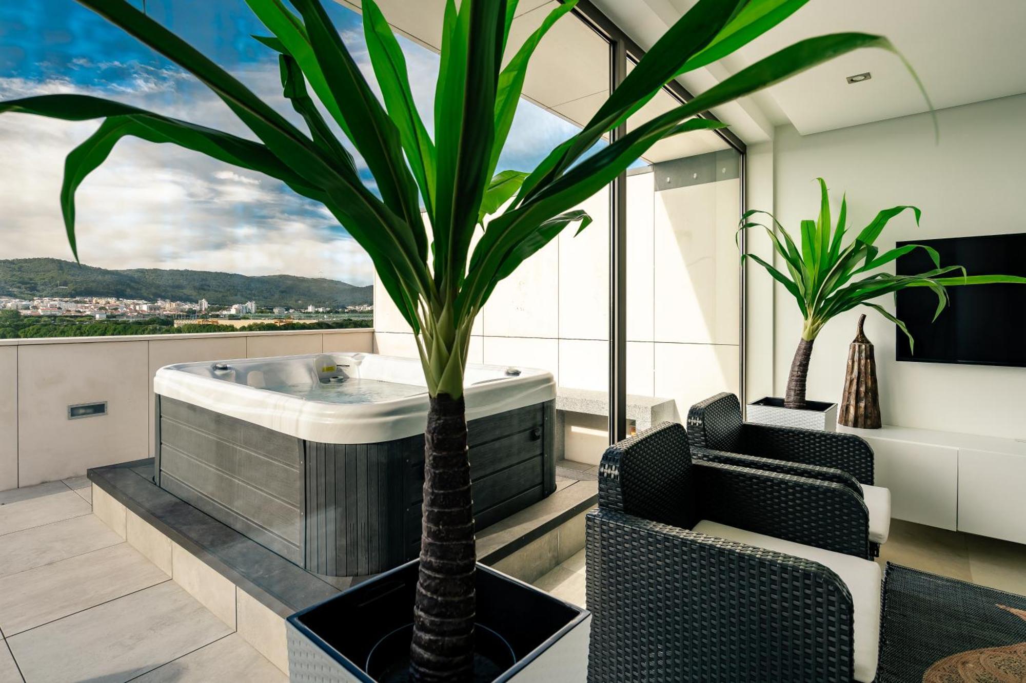 River Town View - Luxury Apartment With Jacuzzi On Terrace Viana do Castelo Eksteriør billede