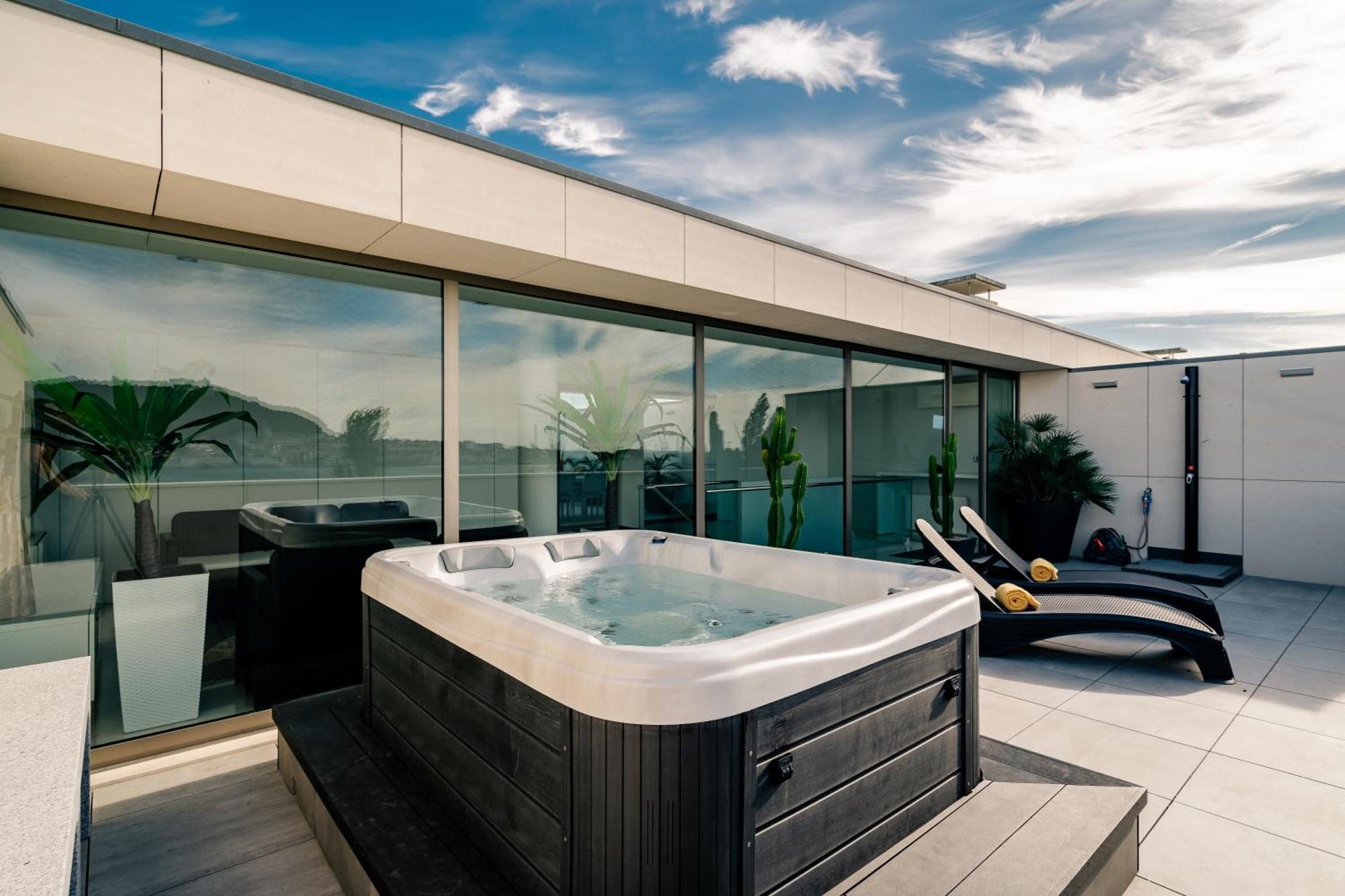 River Town View - Luxury Apartment With Jacuzzi On Terrace Viana do Castelo Eksteriør billede