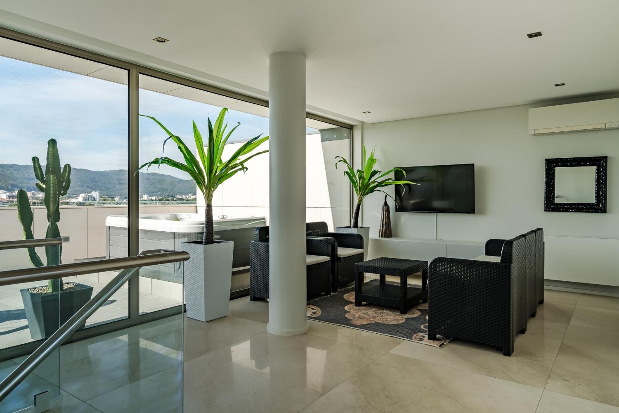 River Town View - Luxury Apartment With Jacuzzi On Terrace Viana do Castelo Eksteriør billede