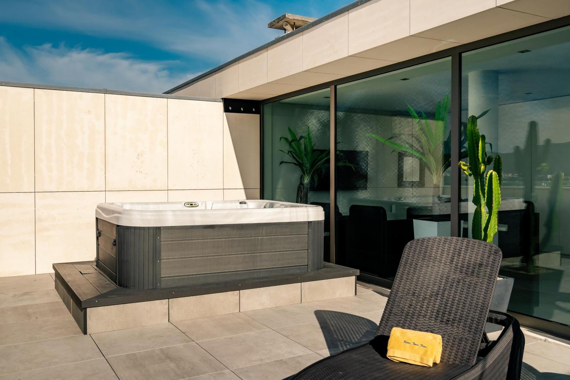 River Town View - Luxury Apartment With Jacuzzi On Terrace Viana do Castelo Eksteriør billede