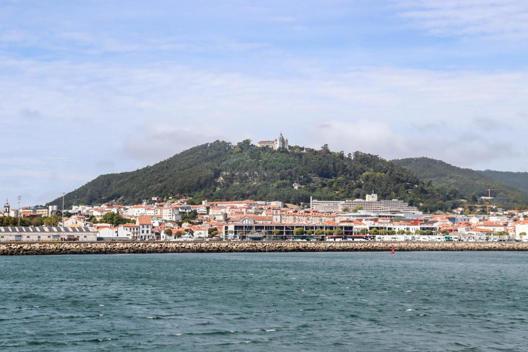 River Town View - Luxury Apartment With Jacuzzi On Terrace Viana do Castelo Eksteriør billede